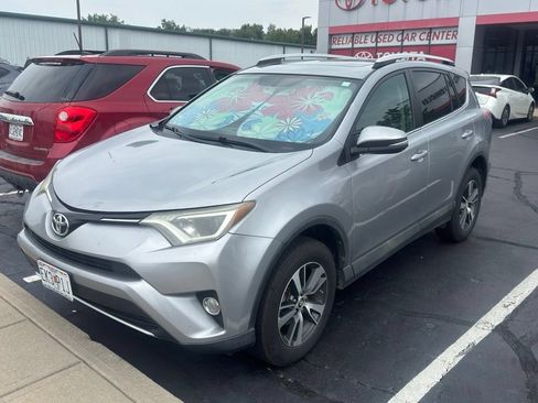 Used 2016 Toyota RAV4 XLE FWD image 1