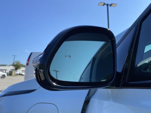 Used 2023 Chevrolet Bolt EUV LT w/ Comfort Package FWD image 37