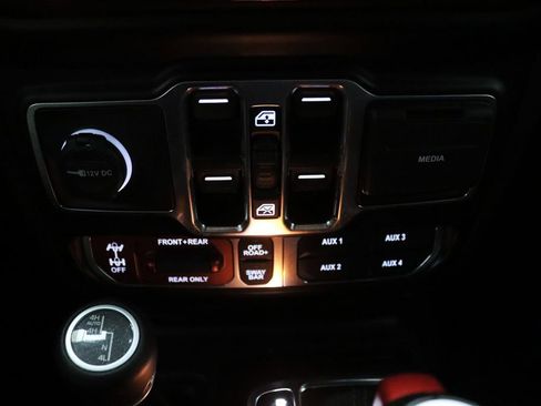 Used 2021 Jeep Wrangler Unlimited Rubicon w/ Xtreme Recon 35" Tire Package AWD/4WD image 23