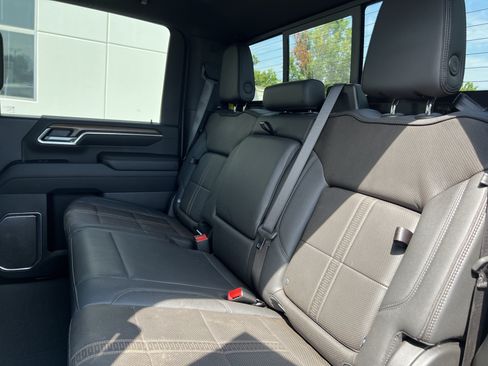 Used 2024 Chevrolet Silverado 2500 High Country w/ Technology Package AWD/4WD image 32