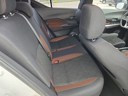 Used 2018 Nissan Kicks SR image 29