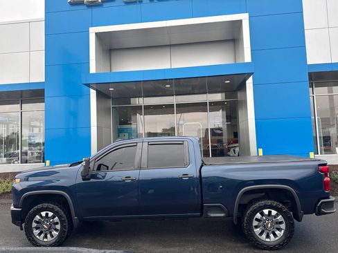 Used 2022 Chevrolet Silverado 2500 Custom w/ Custom Value Package AWD/4WD image 9
