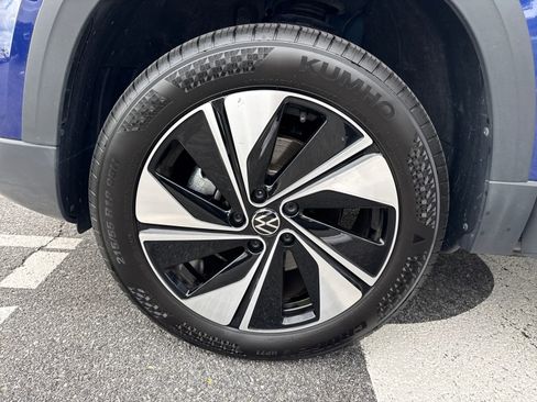 Certified 2024 Volkswagen Taos SE image 39