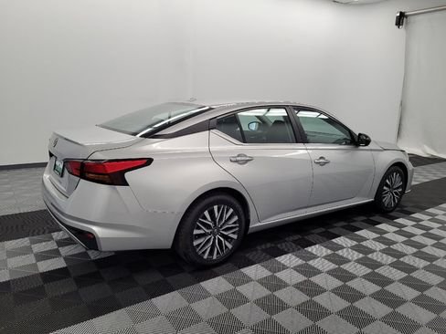 Used 2025 Nissan Altima 2.5 SV FWD image 10