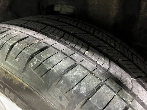 Used 2024 Jeep Grand Cherokee L Laredo RWD image 43