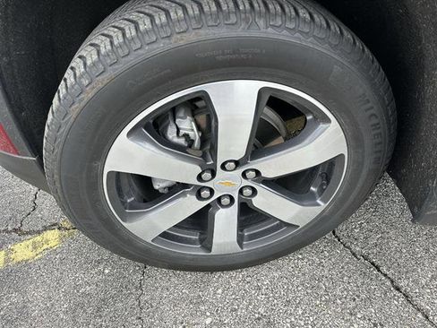 Used 2023 Chevrolet Traverse LT w/ LT Premium Package image 41