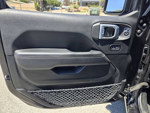Used 2020 Jeep Gladiator Overland AWD/4WD image 18