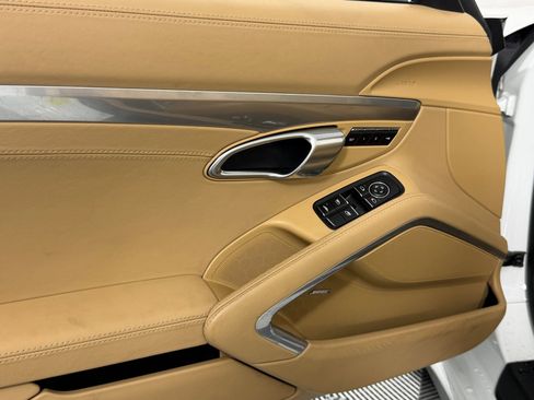 Used 2014 Porsche 911 Carrera 4S image 15