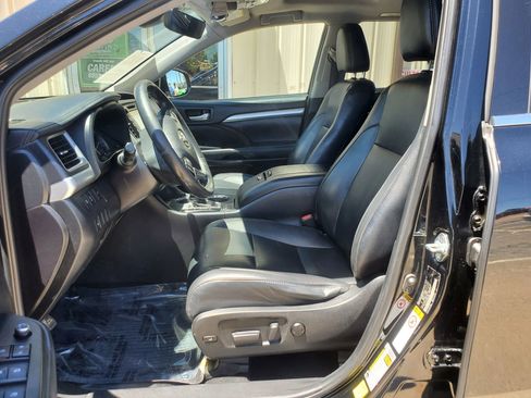 Used 2019 Toyota Highlander XLE AWD/4WD image 30