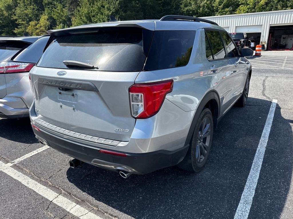 Used 2024 Ford Explorer XLT w/ Equipment Group 202A AWD/4WD image 17