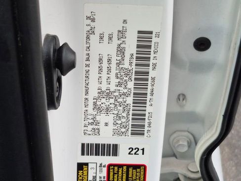 Used 2017 Toyota Tacoma TRD Sport w/ Tow Package image 24