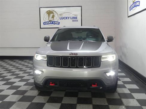 Used 2019 Jeep Grand Cherokee Trailhawk w/ Trailhawk Luxury Group AWD/4WD image 2