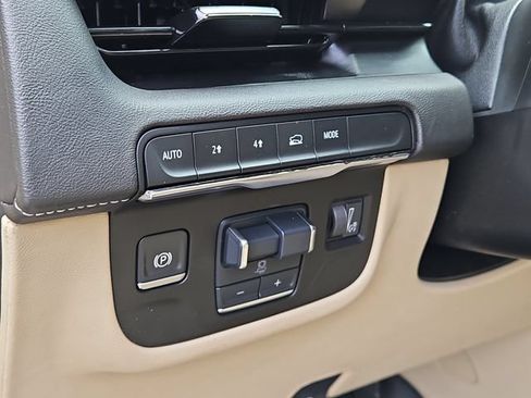 Used 2021 Cadillac Escalade Premium Luxury w/ Performance Package AWD/4WD image 23