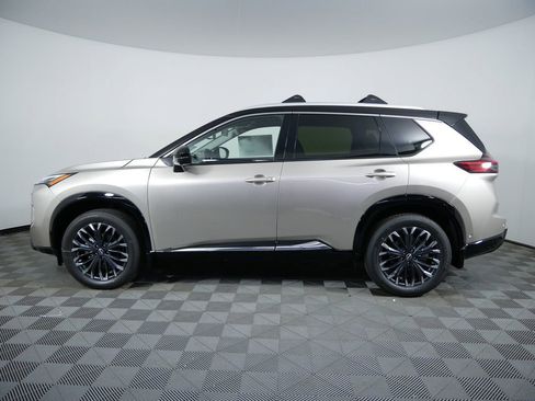 Used 2025 Nissan Rogue Platinum image 5