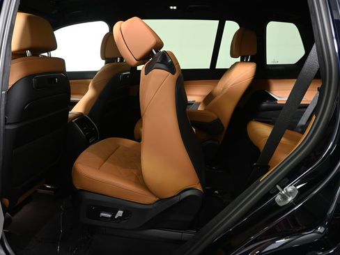 Certified 2023 BMW X7 xDrive40i w/ Executive Package image 34