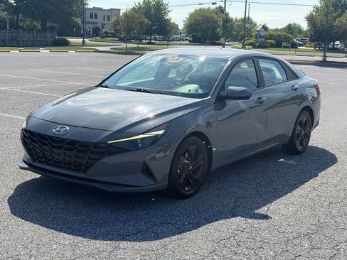 Used 2021 Hyundai Elantra SEL FWD image 4