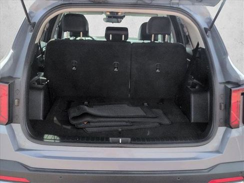 Used 2024 Kia Sorento S image 6