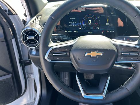 Used 2025 Chevrolet Equinox LT image 13