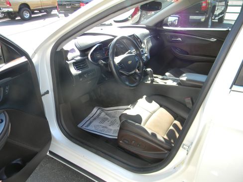 Used 2014 Chevrolet Impala LT w/ Premium Seating Package image 9