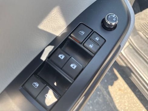 Used 2018 Toyota Highlander Plus AWD/4WD image 24