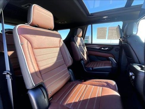 Used 2023 GMC Yukon Denali Ultimate image 32