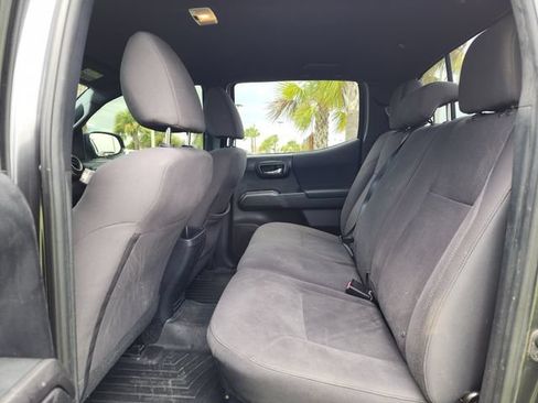 Used 2018 Toyota Tacoma TRD Off-Road AWD/4WD image 17