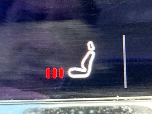 Used 2022 Volvo XC60 B5 Momentum image 22