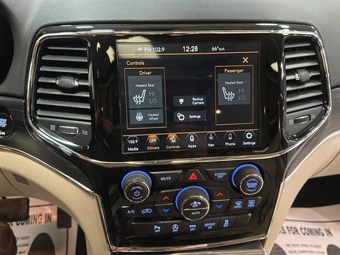 Used 2019 Jeep Grand Cherokee Limited w/ Trailer Tow Group IV image 23