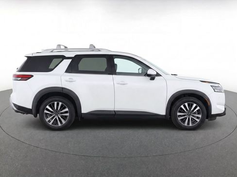 Used 2024 Nissan Pathfinder SL AWD/4WD image 8