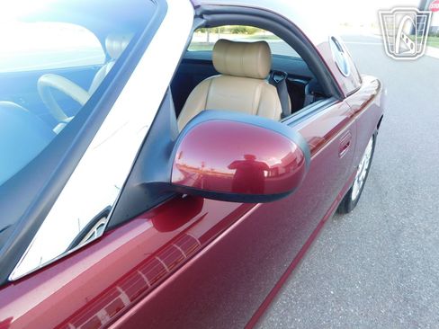 Used 2004 Ford Thunderbird image 31