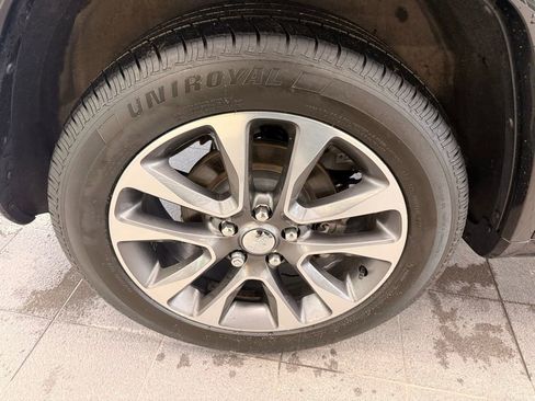 Used 2018 Jeep Grand Cherokee Overland image 46