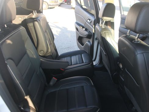 Used 2022 GMC Acadia Denali w/ Denali Ultimate Package image 40