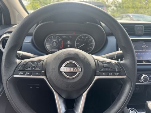 Used 2025 Nissan Versa SV FWD image 25