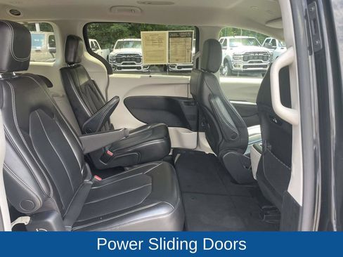 Certified 2023 Chrysler Pacifica Touring-L FWD image 18