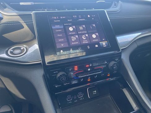 Used 2023 Jeep Grand Cherokee Altitude image 14