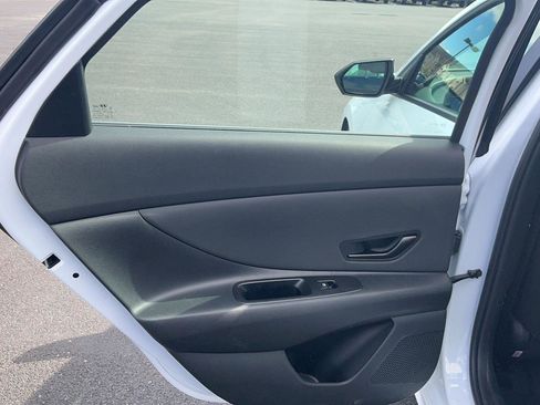 Certified 2025 Hyundai Elantra Sport image 22