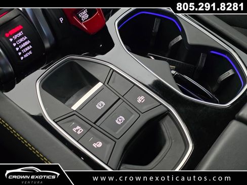 Used 2022 Lamborghini Urus AWD/4WD image 46