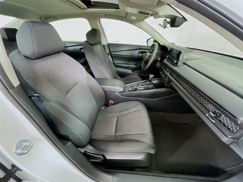 Used 2025 Honda Accord SE image 32