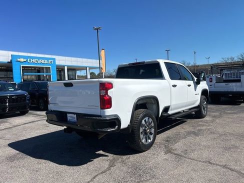 Used 2024 Chevrolet Silverado 2500 Custom w/ Custom Convenience Package image 3