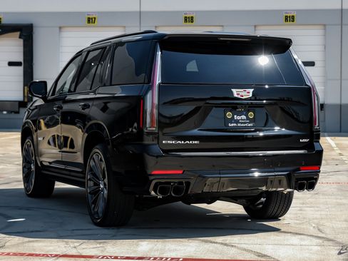 Used 2025 Cadillac Escalade V image 9