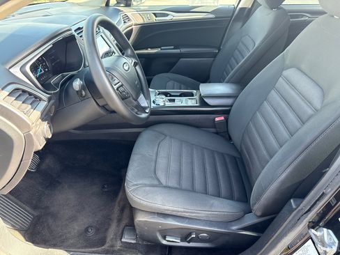 Used 2017 Ford Fusion SE w/ Fusion SE Technology Package image 21