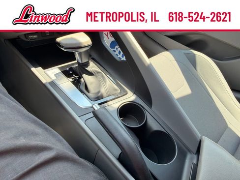 Used 2022 Hyundai Elantra SE FWD image 18