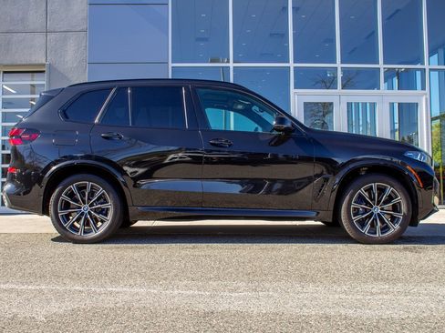Used 2025 BMW X5 M60i w/ Climate Comfort Package image 4