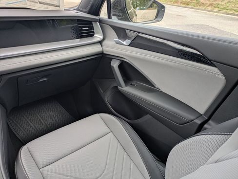 New 2026 Volkswagen Tiguan SE R-Line AWD/4WD image 16
