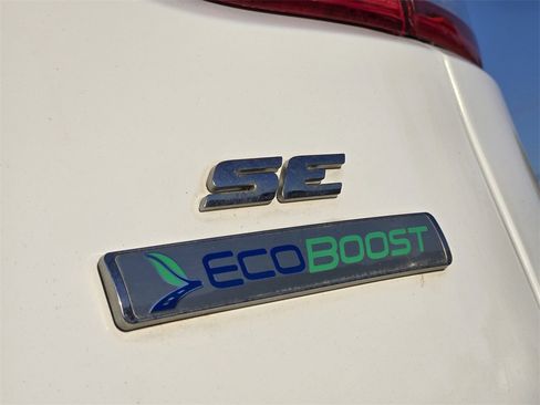 Used 2016 Ford Escape SE w/ Equipment Group 201A image 16