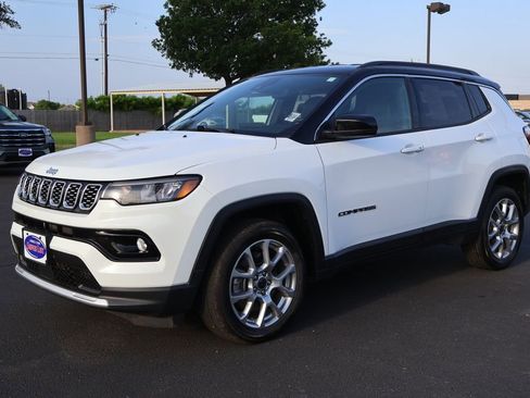 Used 2025 Jeep Compass Limited image 7