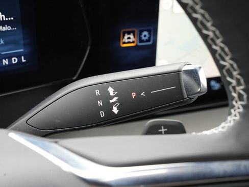 Used 2025 Chevrolet Traverse LT w/ Midnight/Sport Edition FWD image 12
