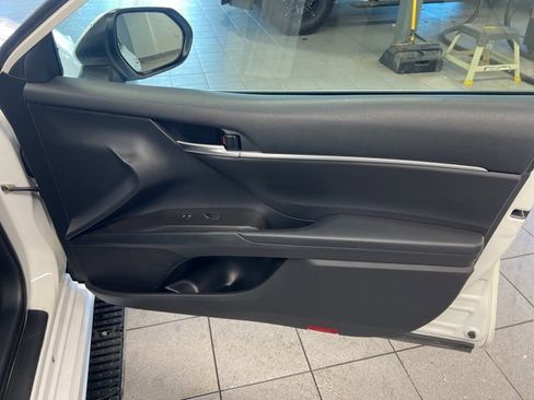 Used 2021 Toyota Camry SE w/ Cold Weather Package image 14