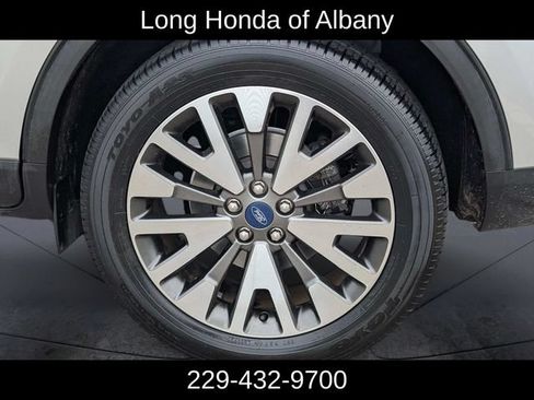 Used 2020 Ford Escape Titanium w/ Titanium Premium Package 2.0 AWD/4WD image 12