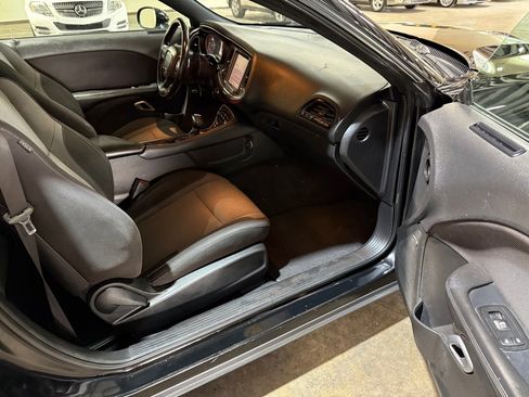 Used 2015 Dodge Challenger R/T w/ Quick Order Package 28B R/T RWD image 6
